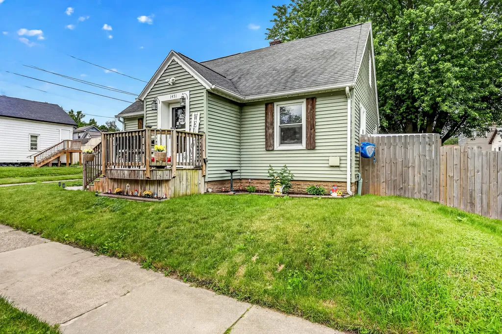 1451 Barclay Street Muskegon City MI 49441