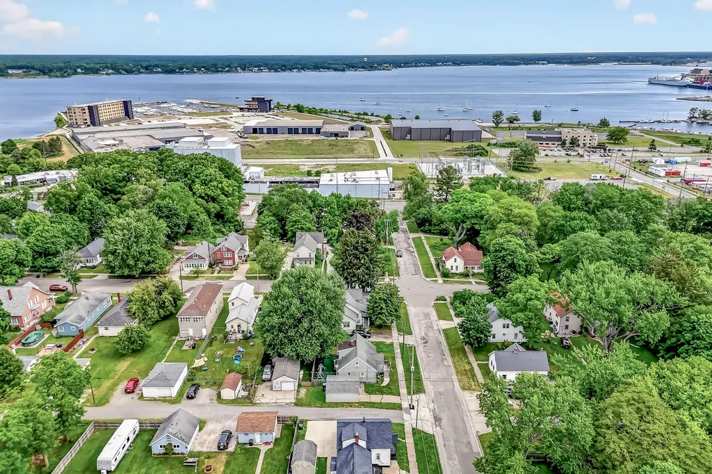 1451 Barclay Street Muskegon City MI 49441