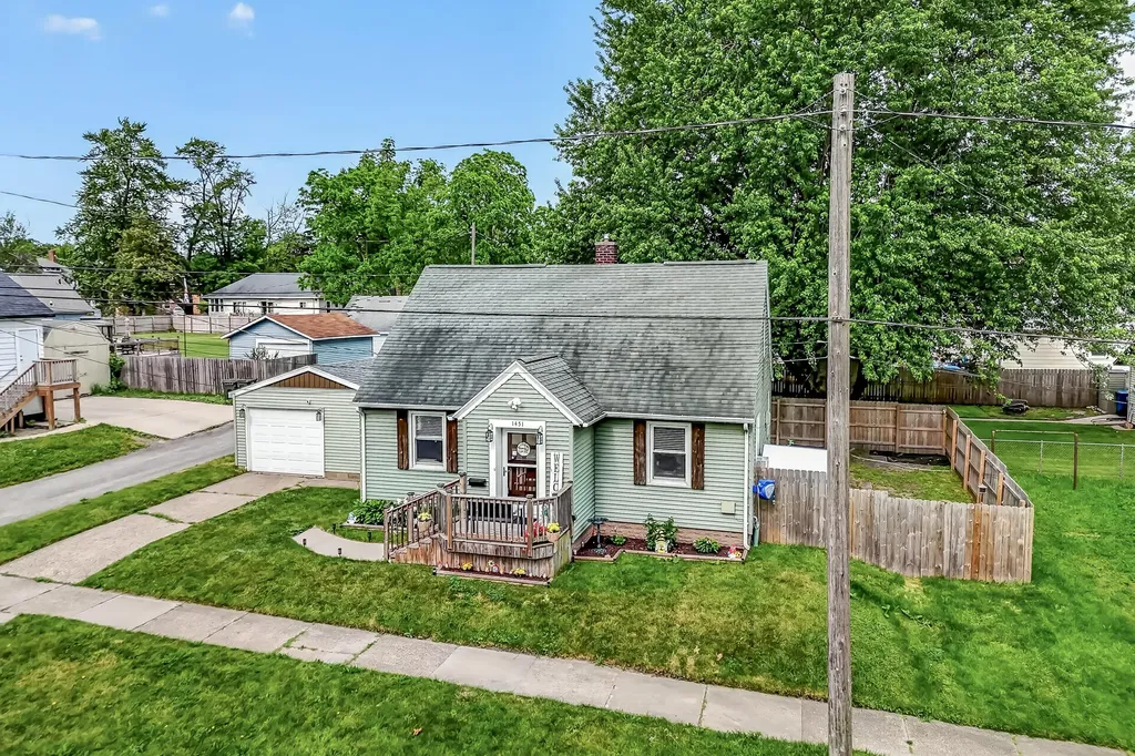 1451 Barclay Street Muskegon City MI 49441