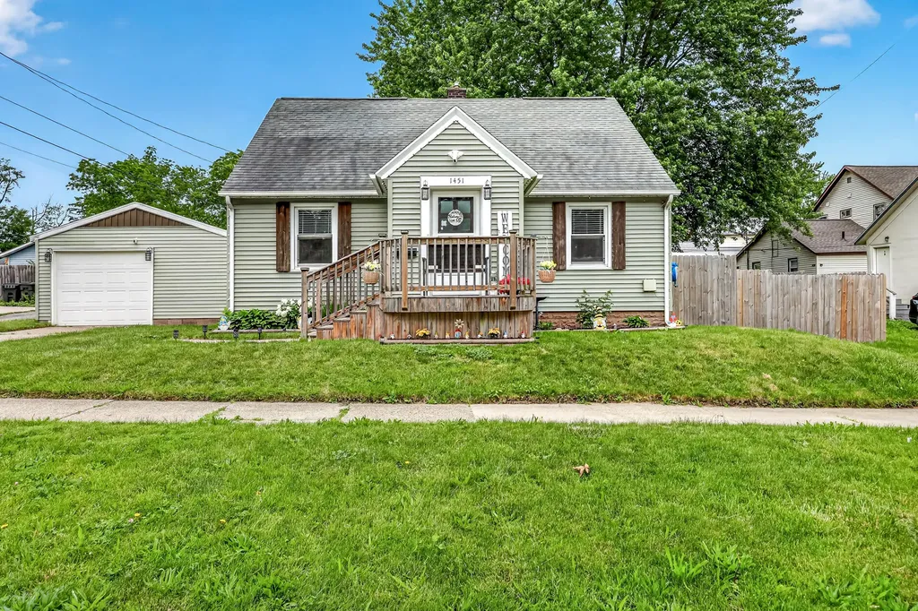 1451 Barclay Street Muskegon City MI 49441