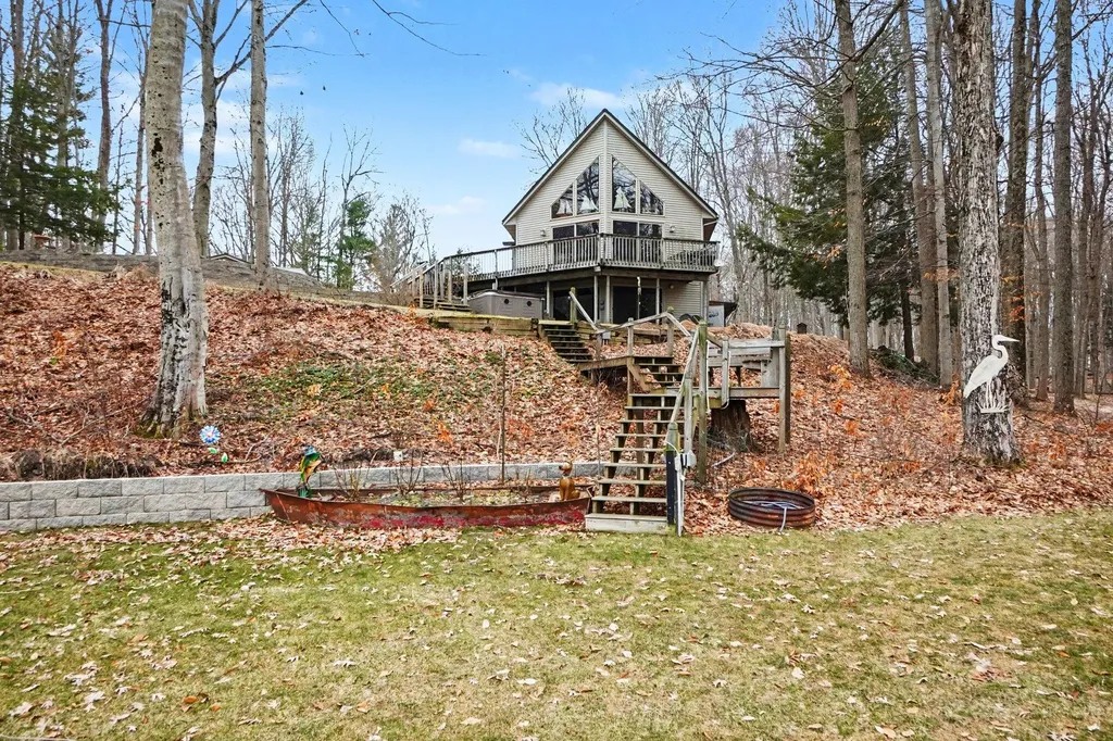 8906 E Spring Hill Drive Newfield Township MI 49421