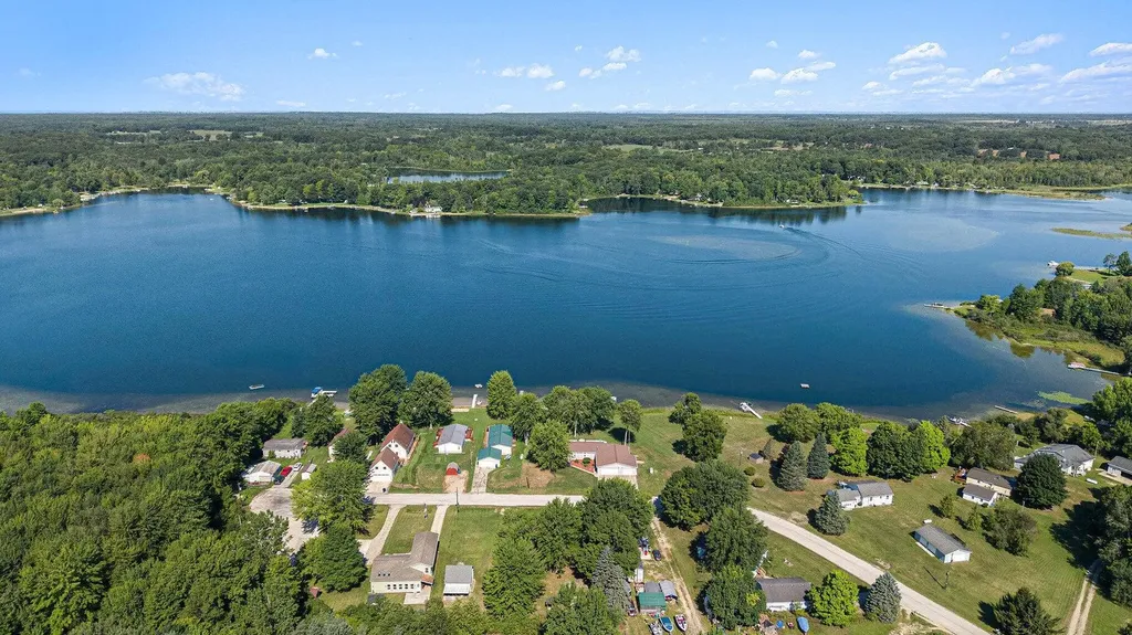 8906 E Spring Hill Drive Newfield Township MI 49421