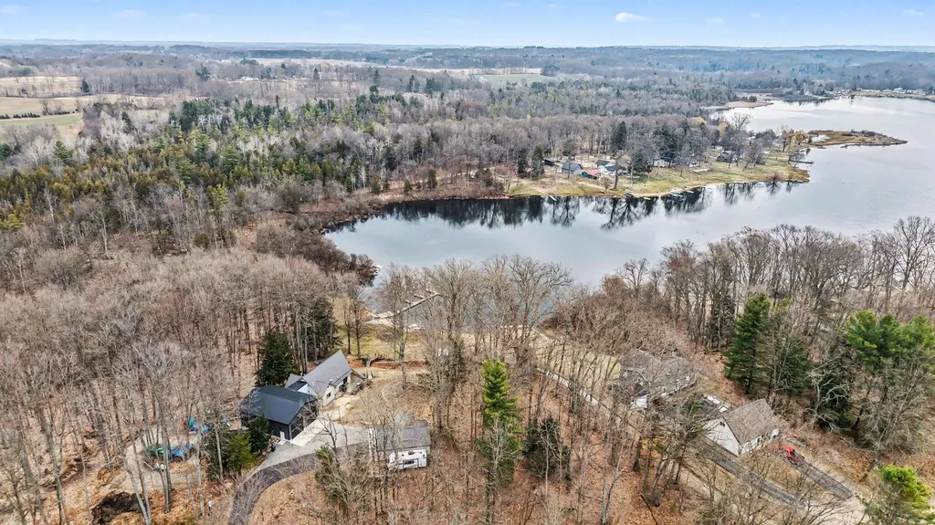 8906 E Spring Hill Drive Newfield Township MI 49421