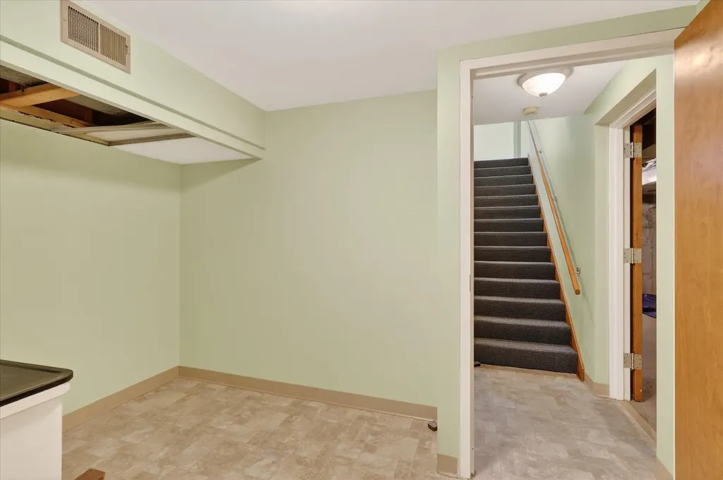 2426 Burton Street SE Grand Rapids City MI 49546