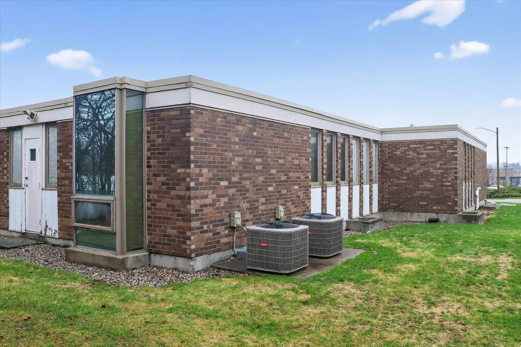 2426 Burton Street SE Grand Rapids City MI 49546