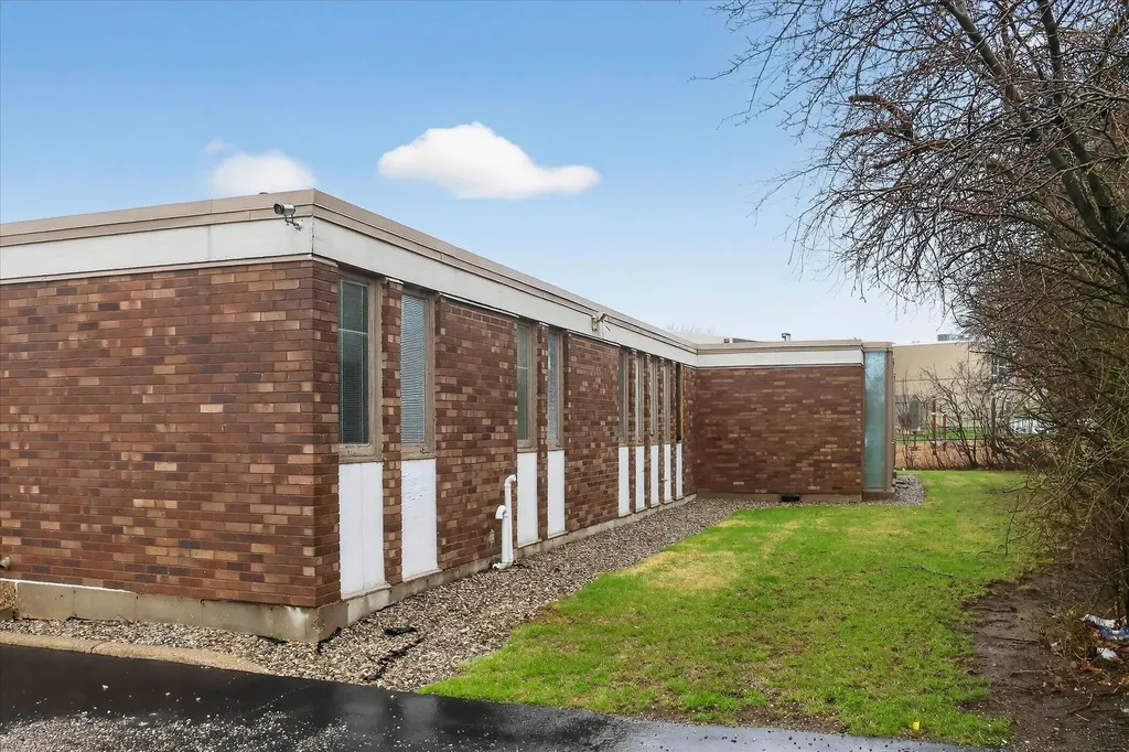 2426 Burton Street SE Grand Rapids City MI 49546