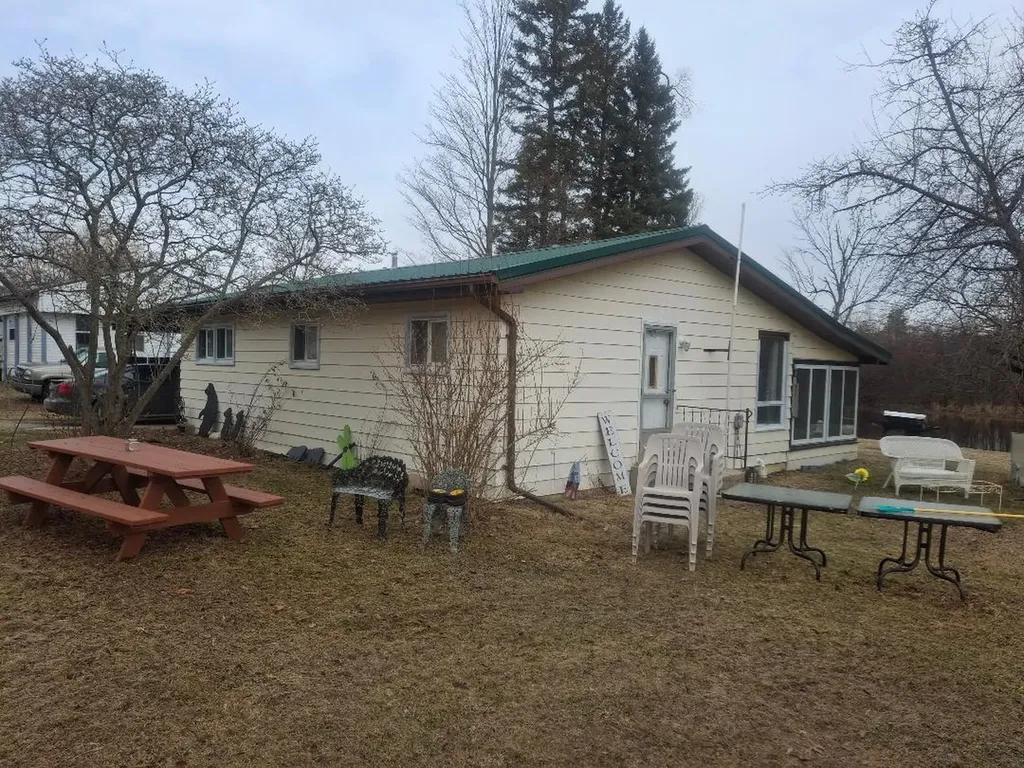 121 Haddix Boulevard Unknown City MI 49305