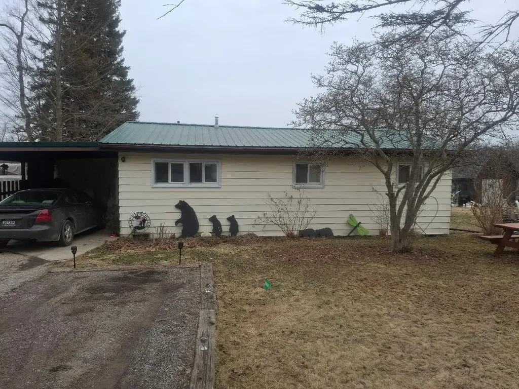 121 Haddix Boulevard Unknown City MI 49305