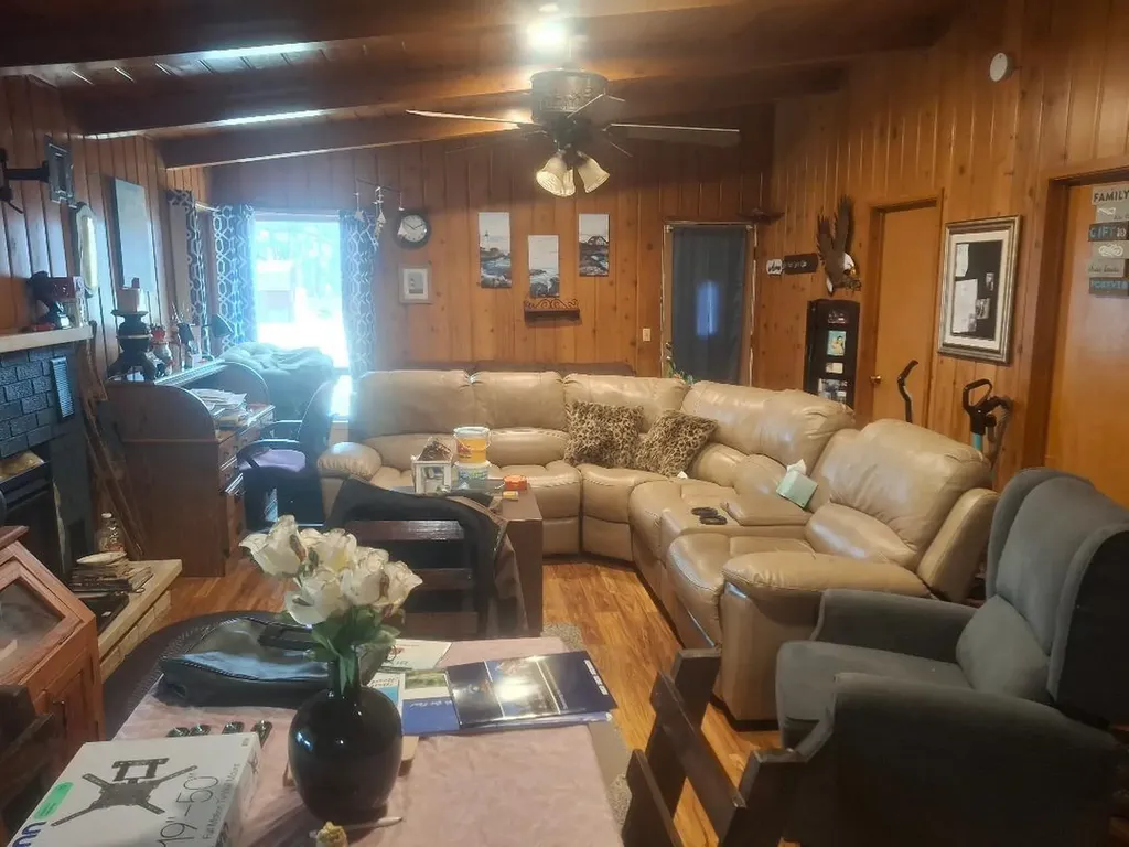 121 Haddix Boulevard Unknown City MI 49305