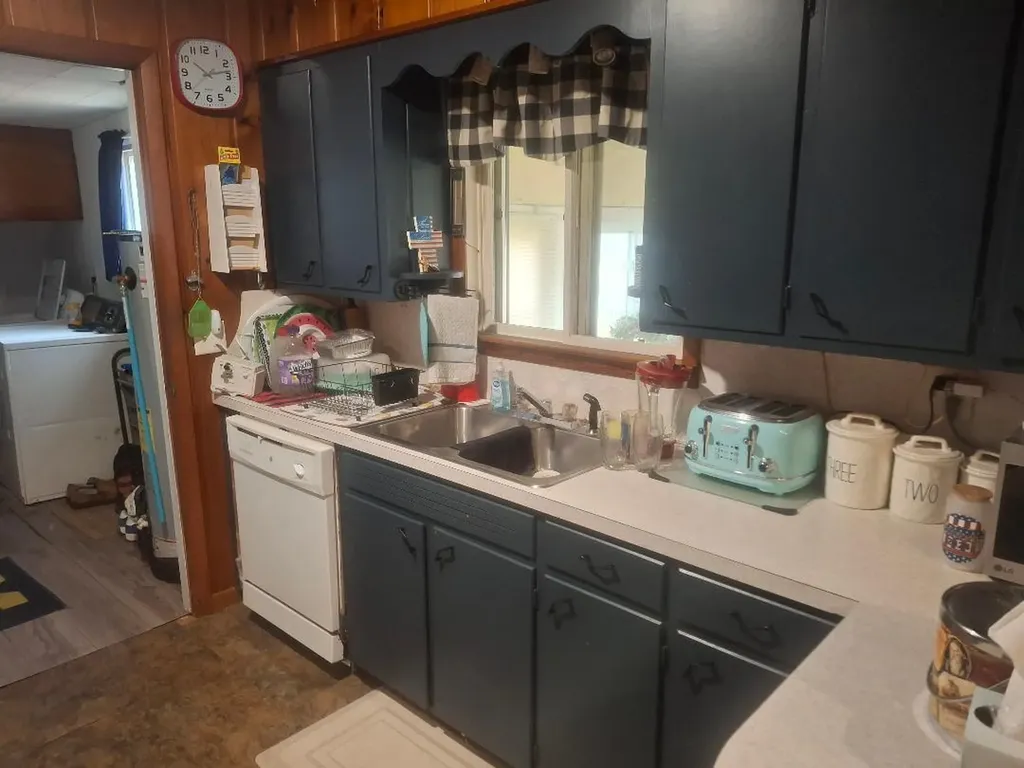 121 Haddix Boulevard Unknown City MI 49305
