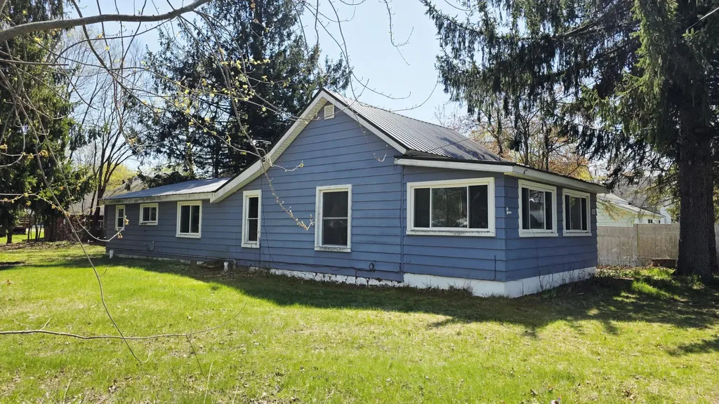 321 S 4th Street Unknown City MI 48829