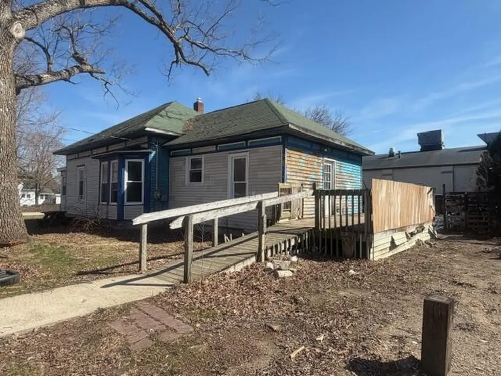 81 S Gibbs Street White Cloud City MI 49349
