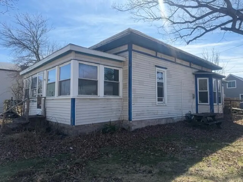 81 S Gibbs Street White Cloud City MI 49349