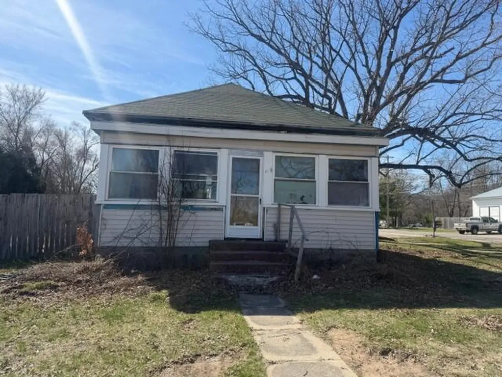 81 S Gibbs Street White Cloud City MI 49349