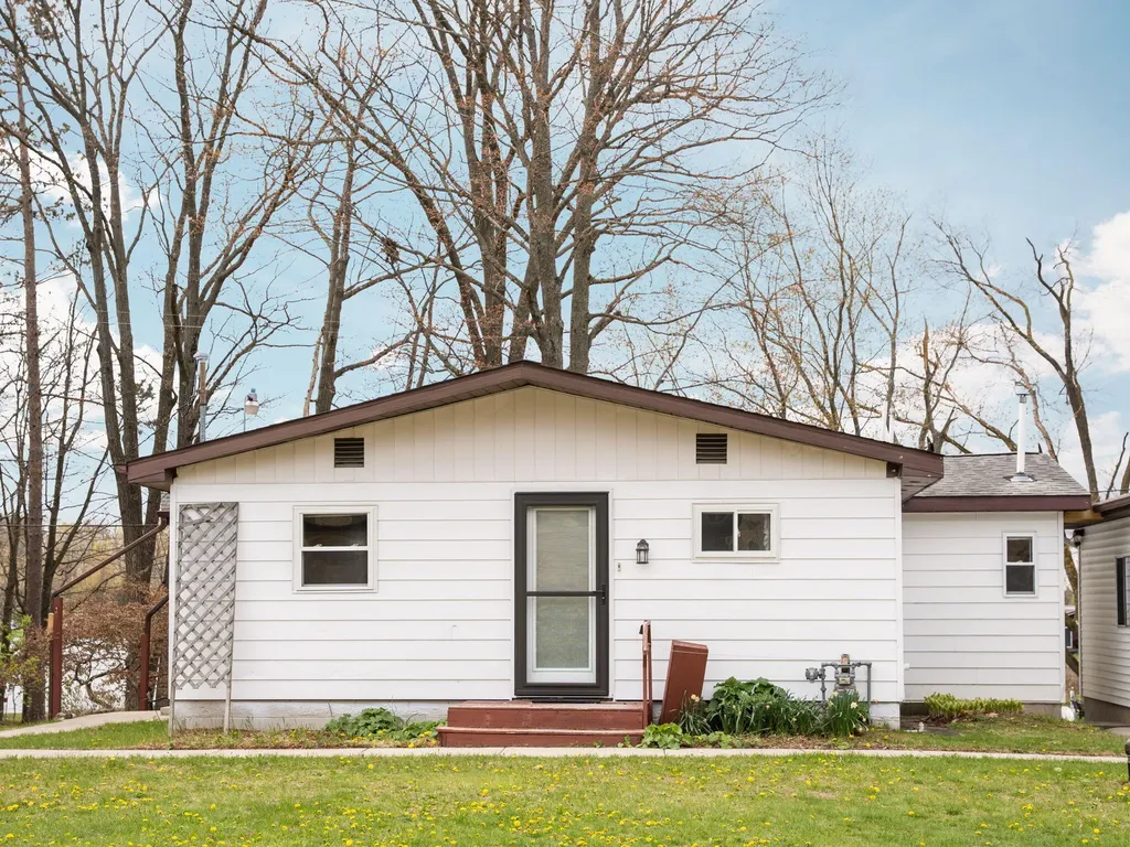 20041 E Chippewa Lake Drive Chippewa Township MI 49631