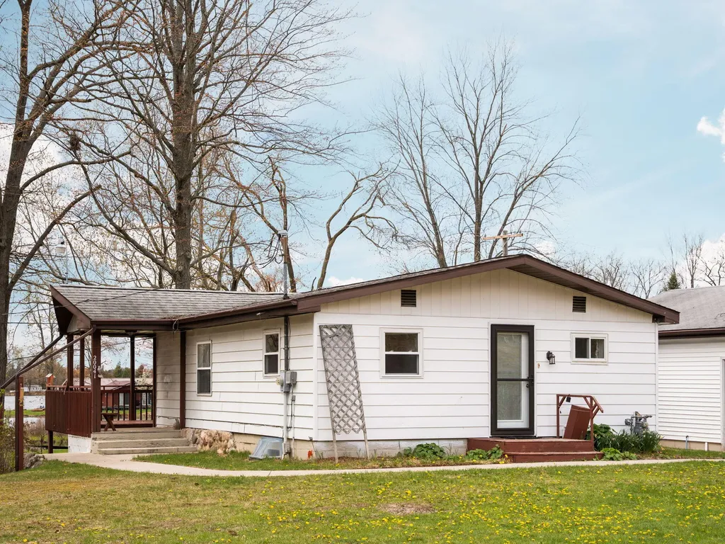 20041 E Chippewa Lake Drive Chippewa Township MI 49631