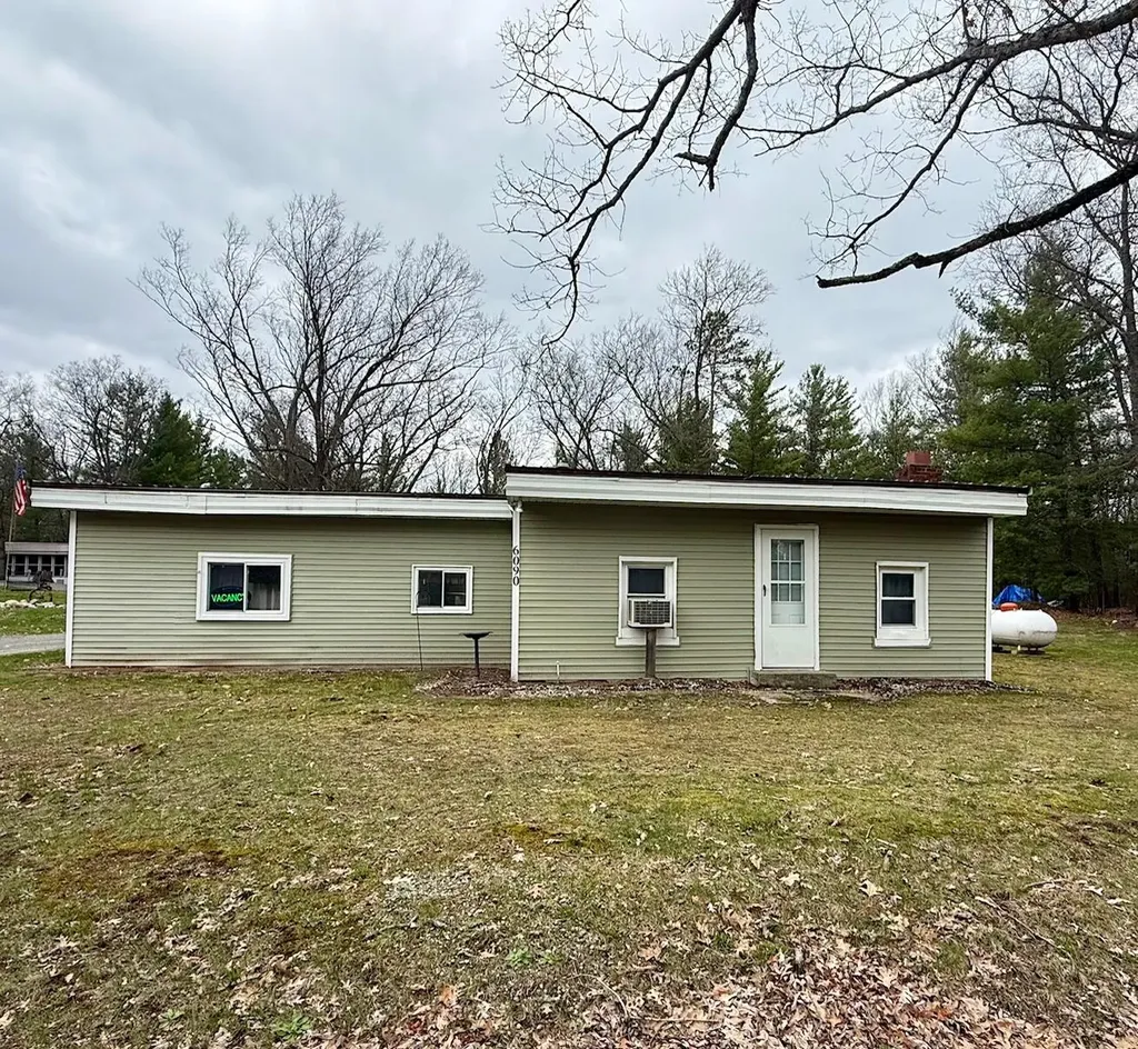 6090 W 76th Street Lake Township MI 49304