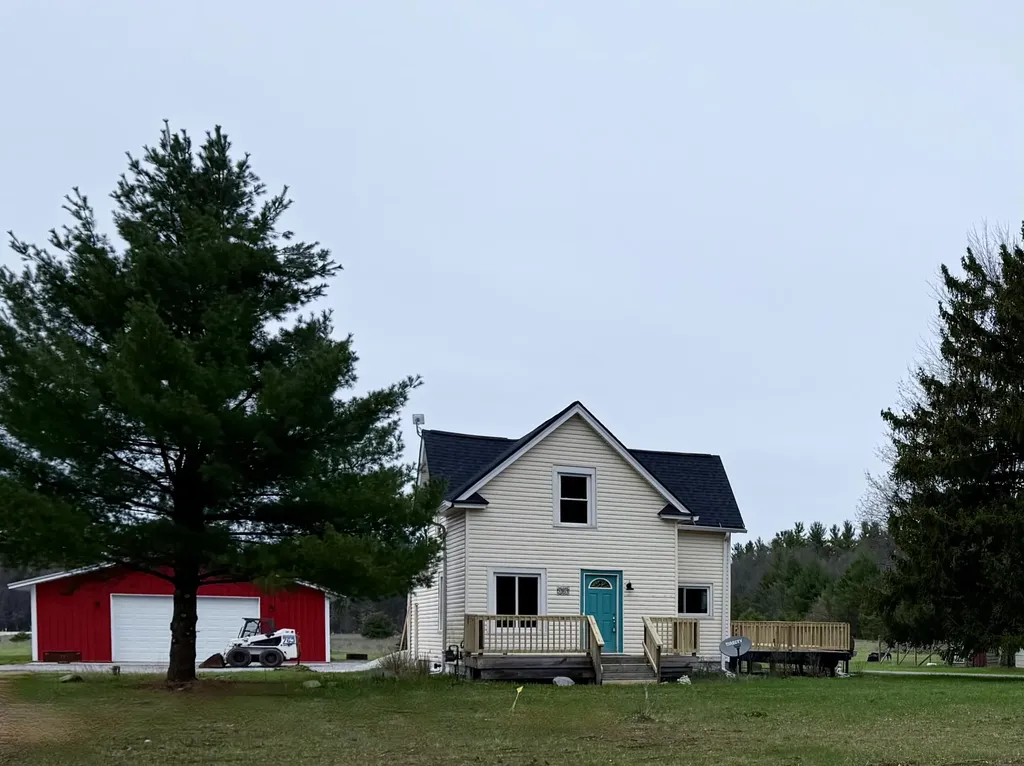 9363 E 56th Street E Croton Township MI 49337