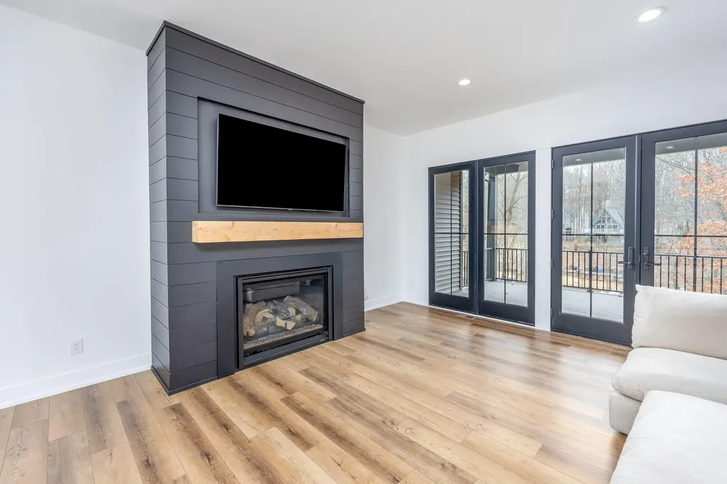 8670 N Island Drive Morton Township MI 49346