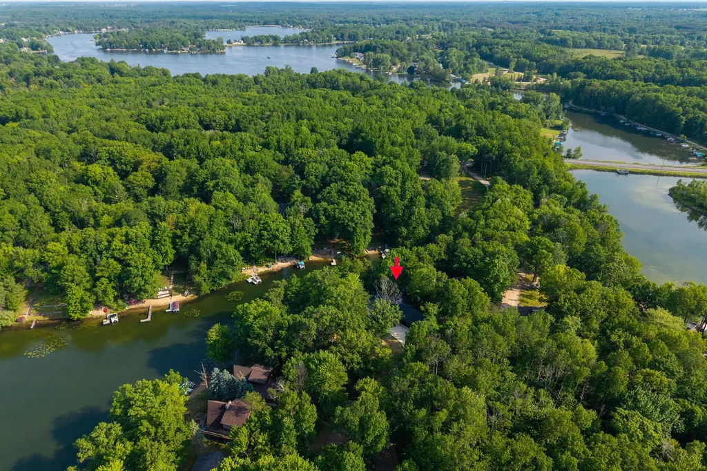 8670 N Island Drive Morton Township MI 49346