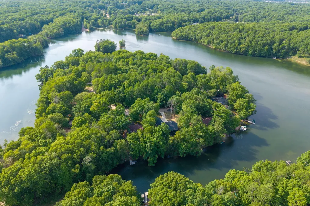 8670 N Island Drive Morton Township MI 49346