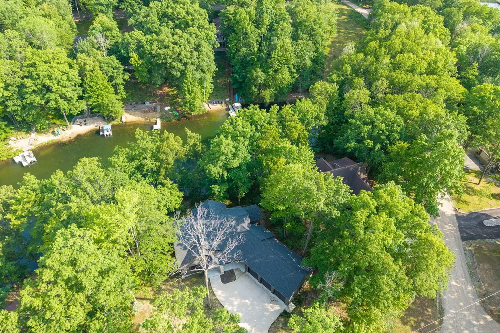 8670 N Island Drive Morton Township MI 49346