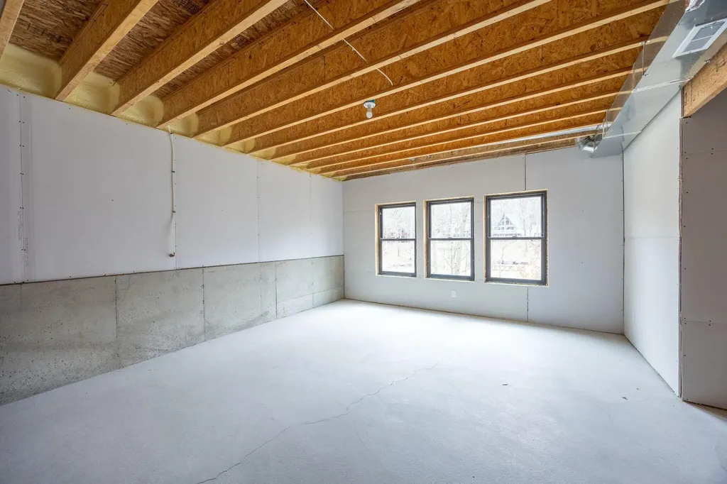 8670 N Island Drive Morton Township MI 49346