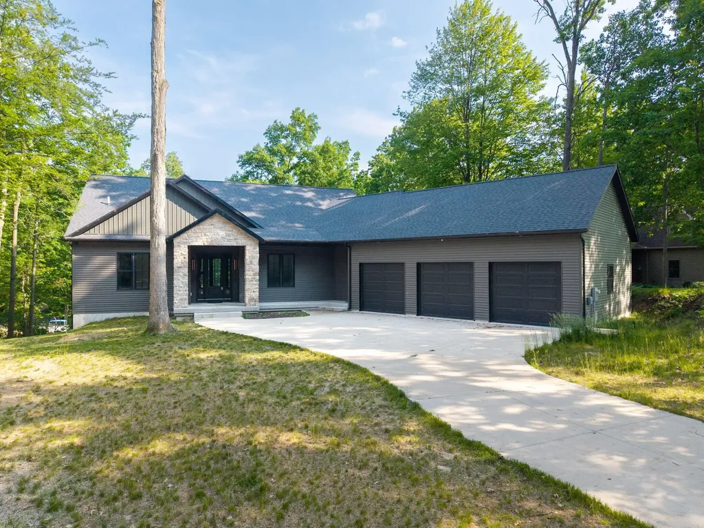8670 N Island Drive Morton Township MI 49346