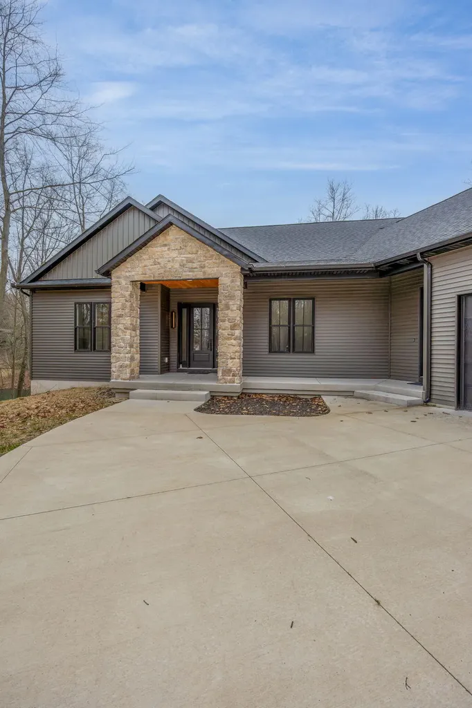 8670 N Island Drive Morton Township MI 49346