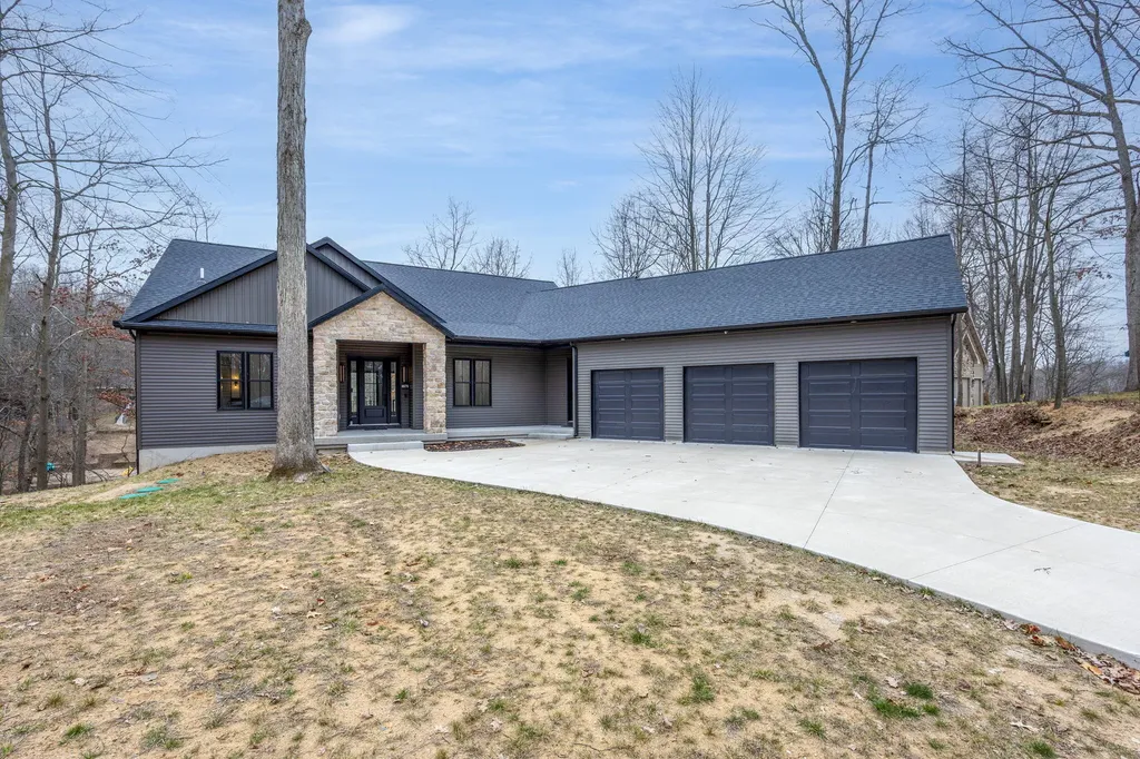 8670 N Island Drive Morton Township MI 49346