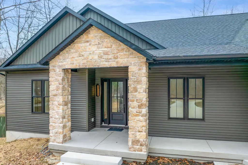 8670 N Island Drive Morton Township MI 49346