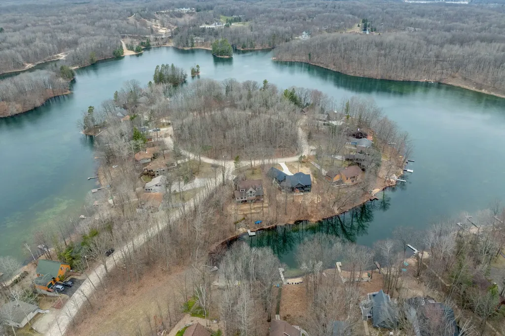 8670 N Island Drive Morton Township MI 49346