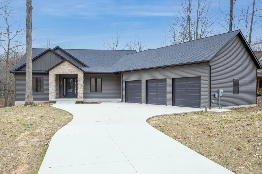 8670 N Island Drive Morton Township MI 49346