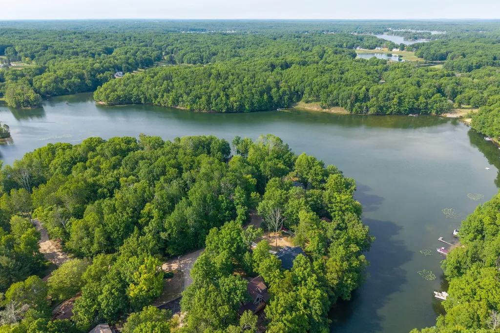 8670 N Island Drive Morton Township MI 49346