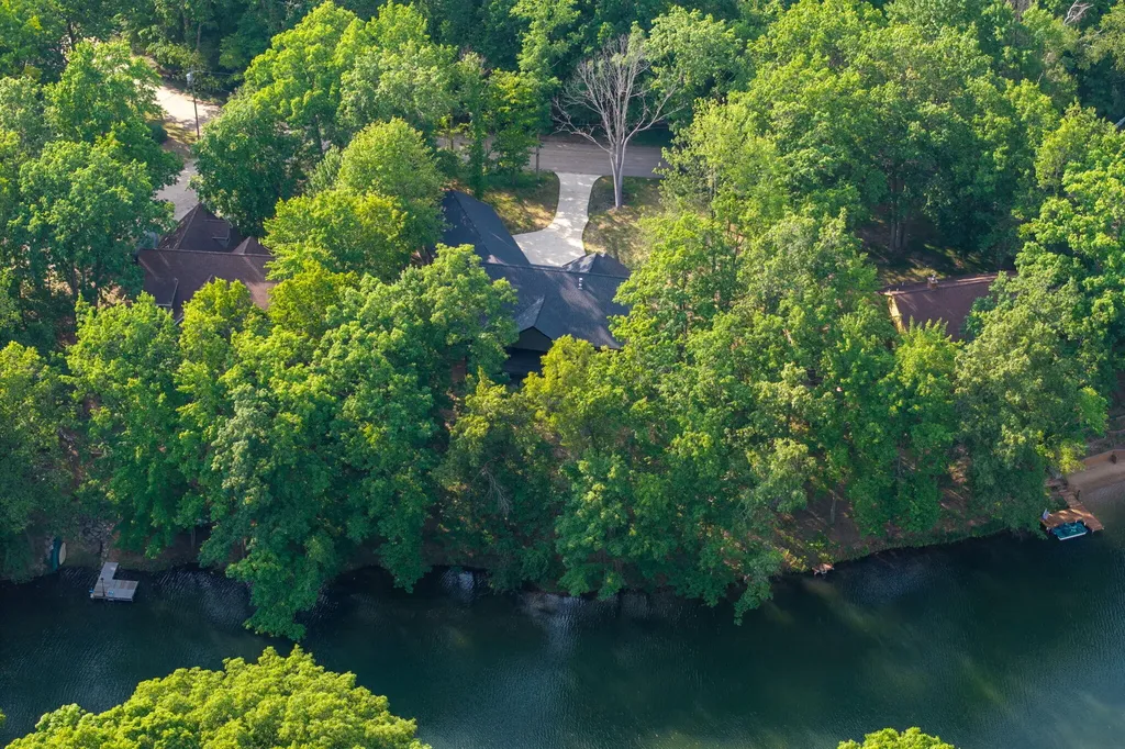 8670 N Island Drive Morton Township MI 49346