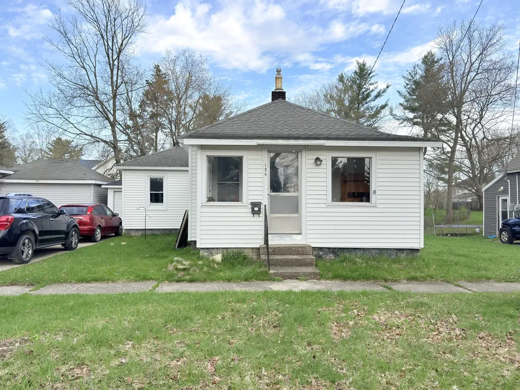 136 W 5th Avenue Reed City City MI 49677