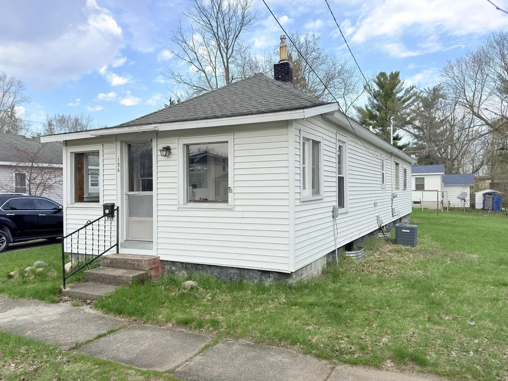 136 W 5th Avenue Reed City City MI 49677