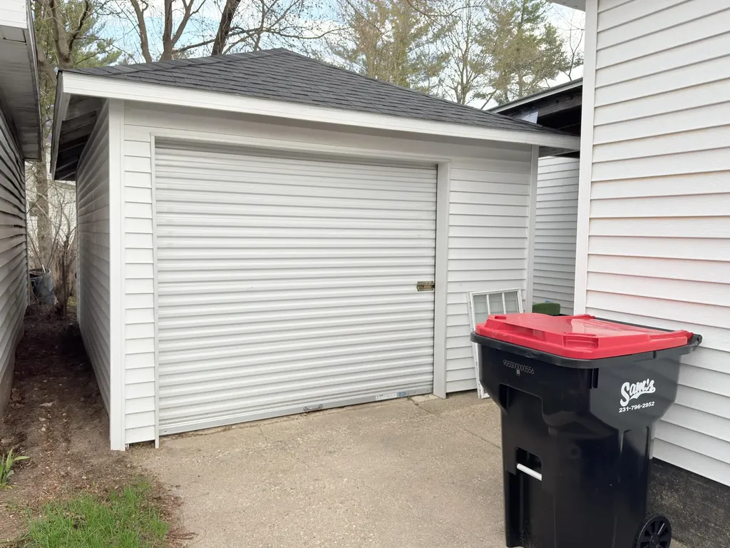 136 W 5th Avenue Reed City City MI 49677