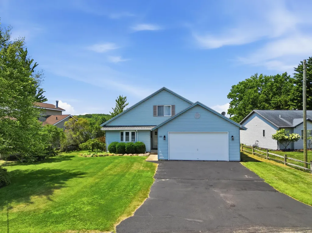 7201 Holiday Drive Morton Township MI 49346