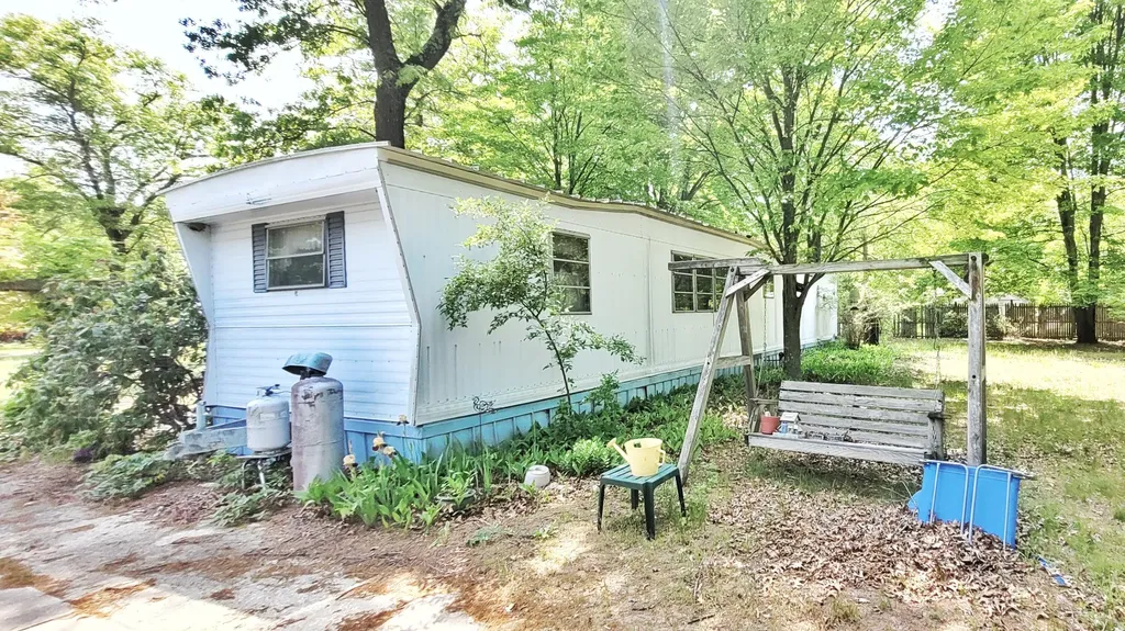 5350 E Crystal Lake Road Holton Township MI 49425