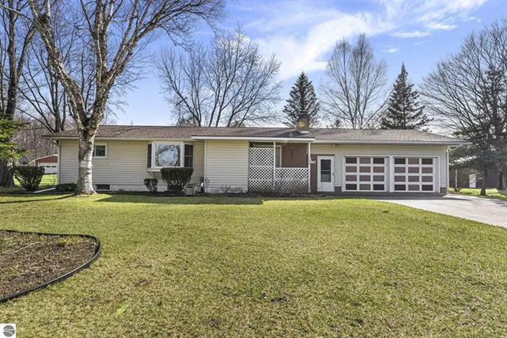 1970 E M 115 Selma Township MI 49601