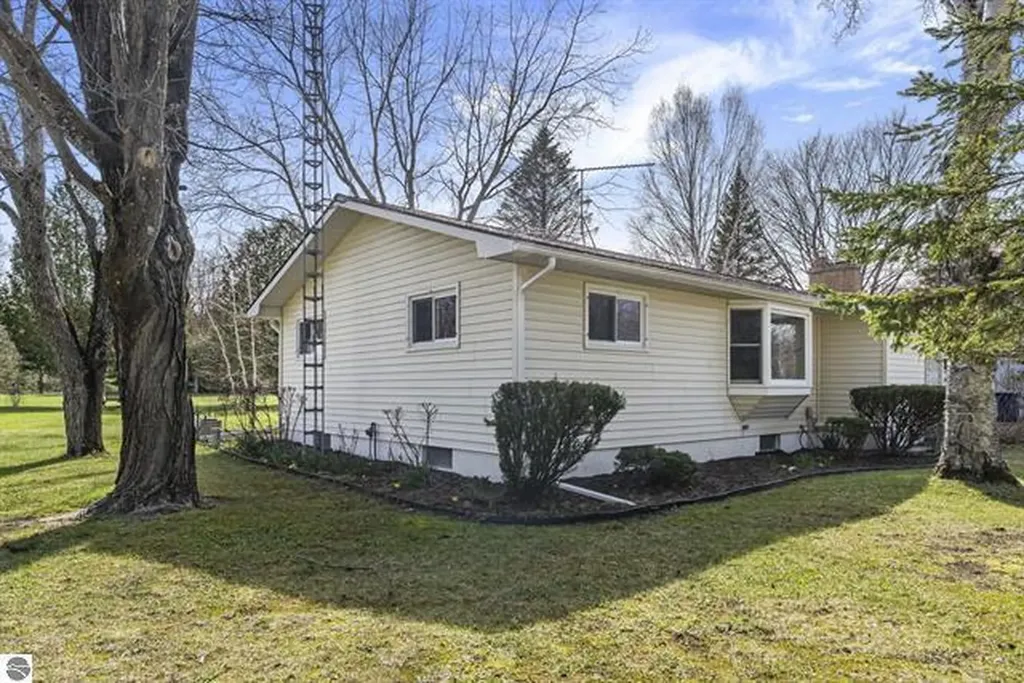 1970 E M 115 Selma Township MI 49601