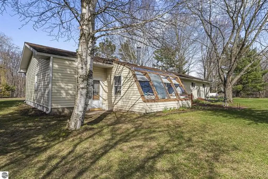 1970 E M 115 Selma Township MI 49601