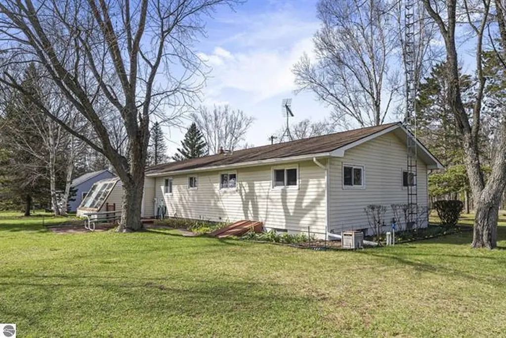 1970 E M 115 Selma Township MI 49601