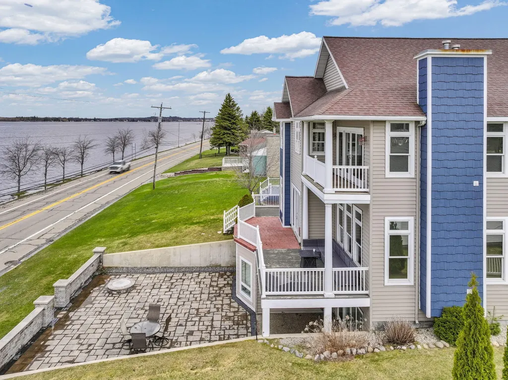 2121 Sunnyside Drive Cadillac City MI 49601