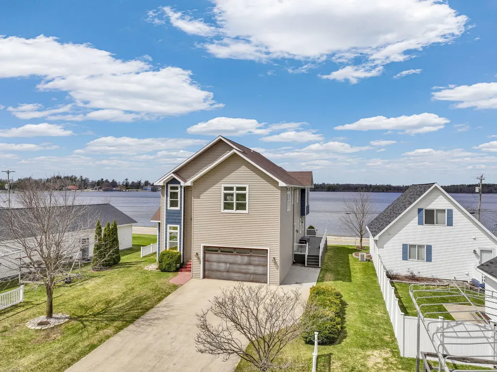 2121 Sunnyside Drive Cadillac City MI 49601