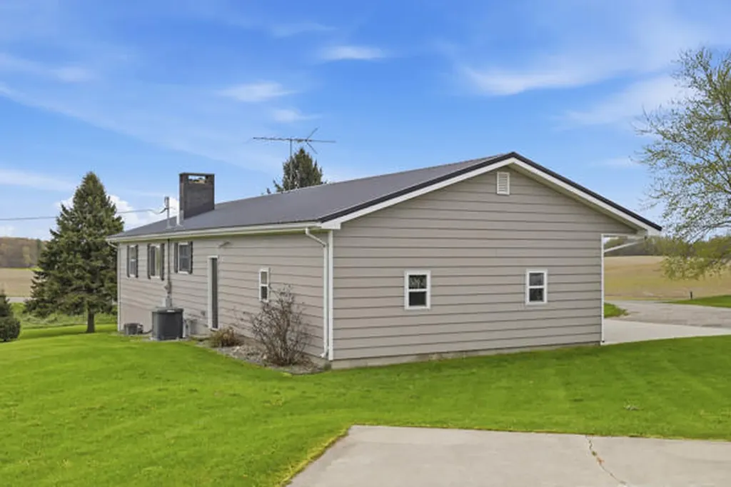 8835 E Mcbrides Road Ferris Township MI 48891