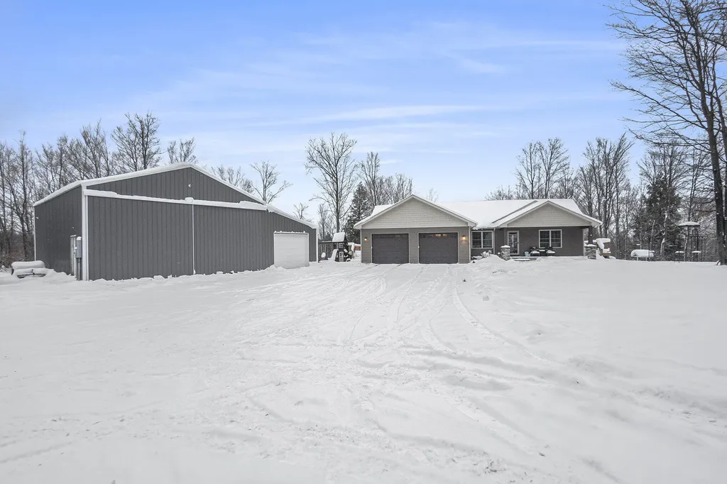 18274 200th Avenue Burdell Township MI 49655