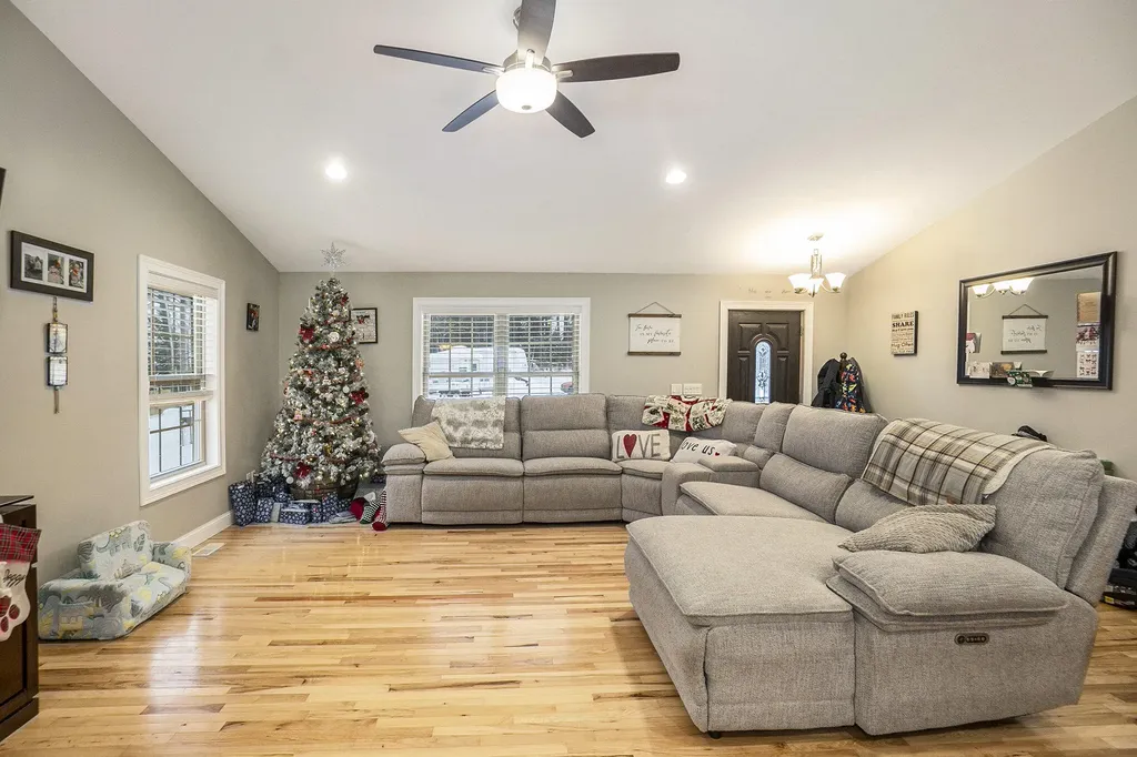 18274 200th Avenue Burdell Township MI 49655