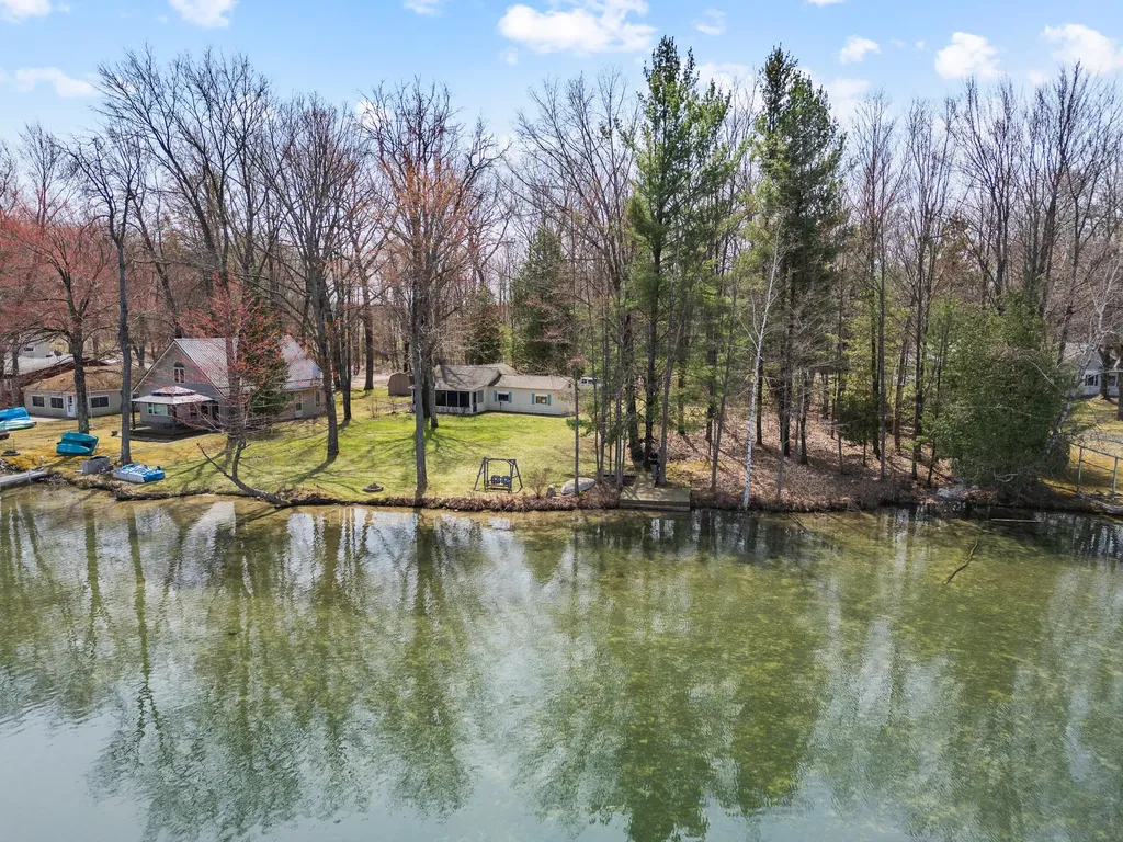 8982 W School Section Lake Drive Morton Township MI 49332